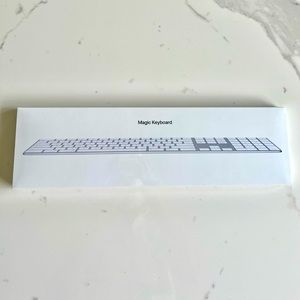 NWT - Authentic Apple Magic Keyboard - with numeric keypad